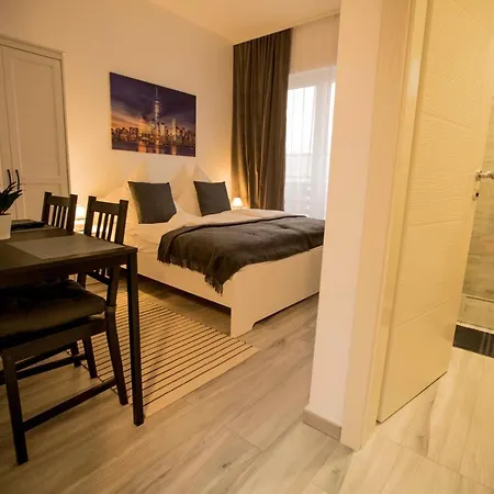 Leo Πανσιόν *