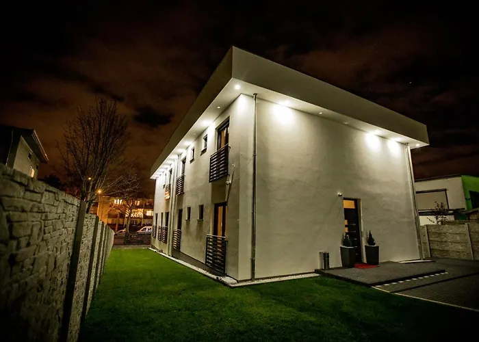 Leo בית הארחה